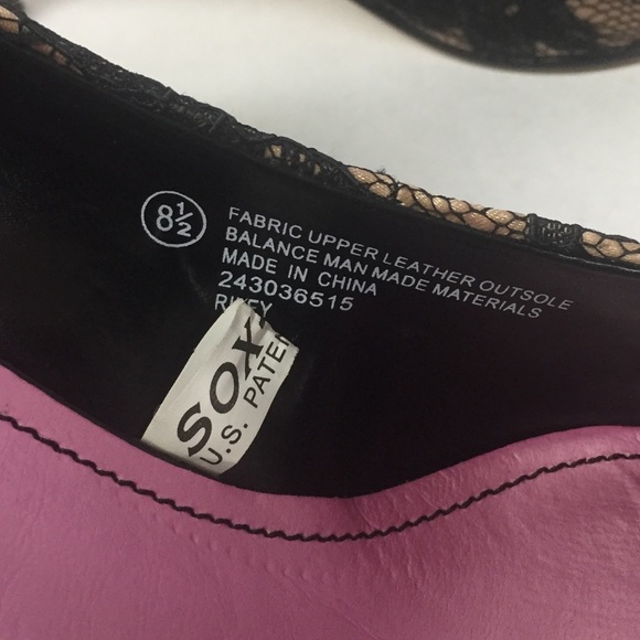 {Isaac Mizrahi} Lace Covered Pumps - Picture 8 of 8